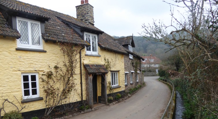 b_019_032_Bossington_Village