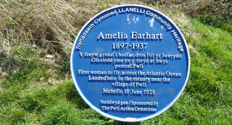 b_034_116_Llanelli_AmeliaEarhart_Plaque
