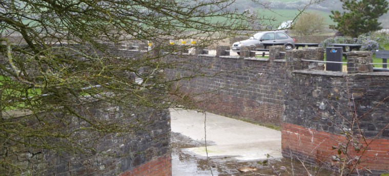 b_036_004_Kidwelly_Quay