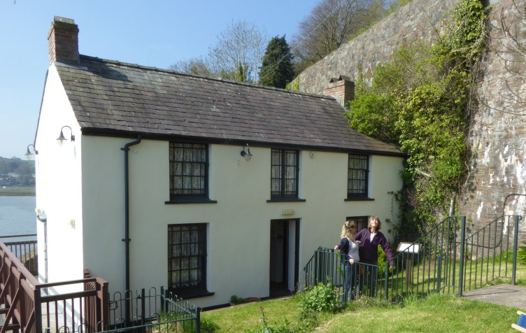 b_038_184_Laugharne_Boathouse