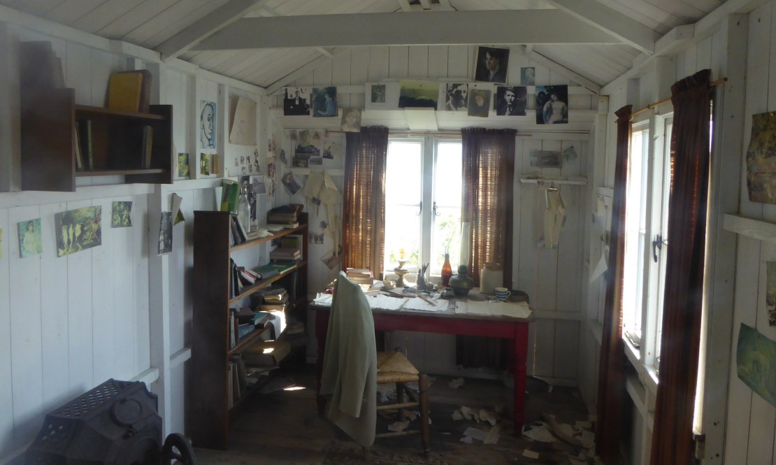 b_039_180_Laugharne_Writing_Shed