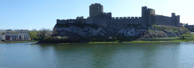 b_043_084_Pembroke_Castle
