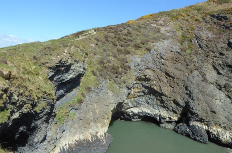 b_052_135_Rhosfach_Witchs_Cauldron