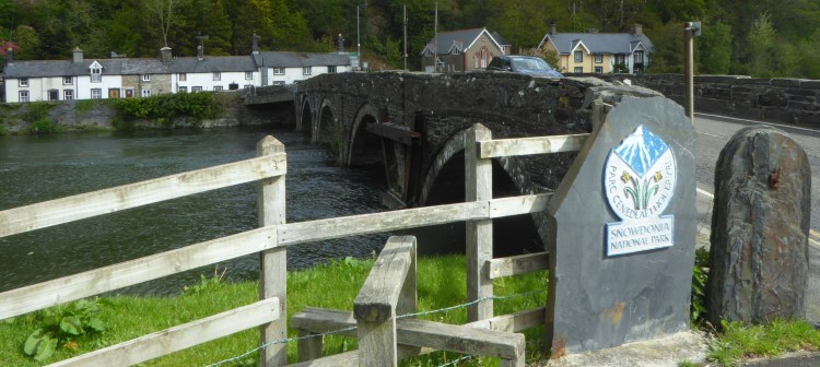 b_058_084_Machynlleth_Bridge