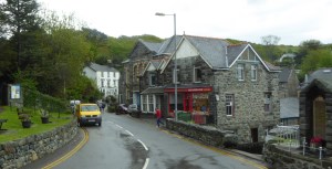 b_060_146_Harlech_Village