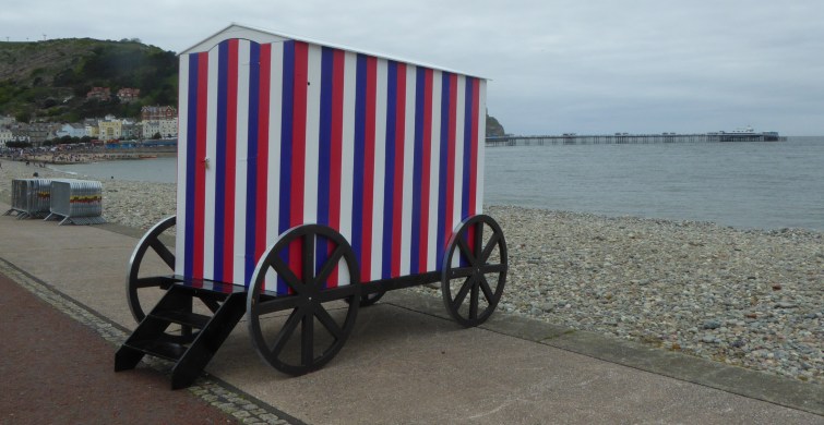 b_069_043_Llandudno_Beach