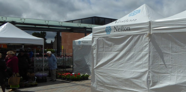 b_073_106_Neston_Market_Day