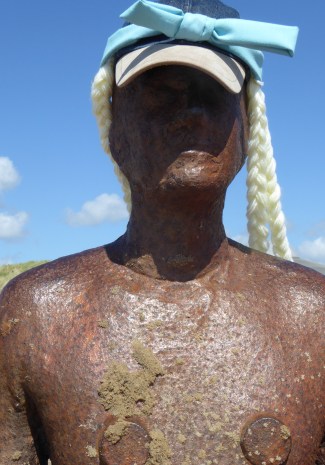 b_075_055_Crosby_Statue