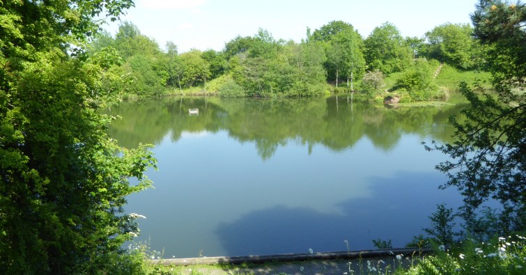 b_078_081_Walmer_Bridge__Lake