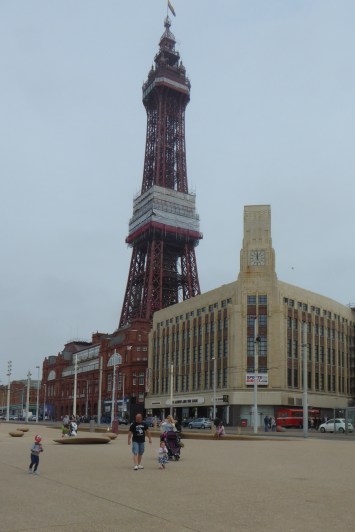 b_080_126_Blackpool_Tower