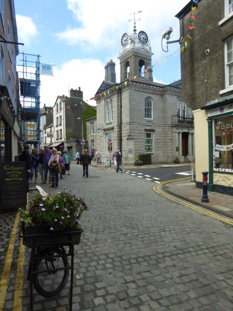 b_085_093_Ulverston_Town