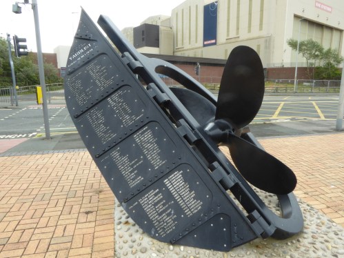 b_087_133_BarrowInFurness_Memorial