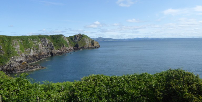 b_104_262_CruggletonCastle_View