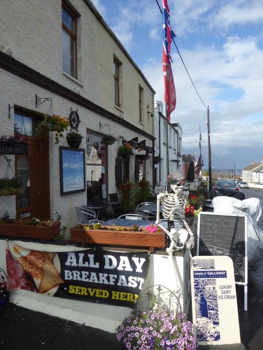 b_106_038_Drummore_MarinersCafe