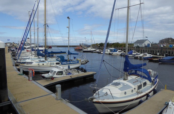 b_113_181_Girvan_Harbour