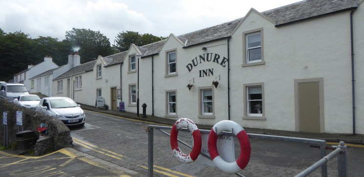 b_114_229_Dunure_Inn