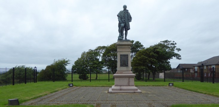 b_116_270_Irvine_BurnsClub_Statue