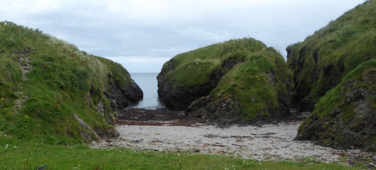 b_117_018_Dunaverty_RoaringCove