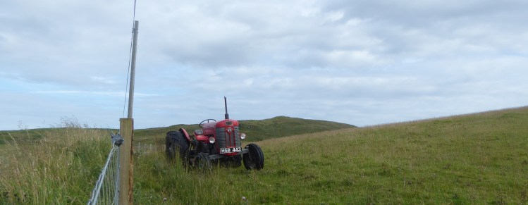 b_119_048_Canpbeltown_RoadTo_LussaLoch_Tractor