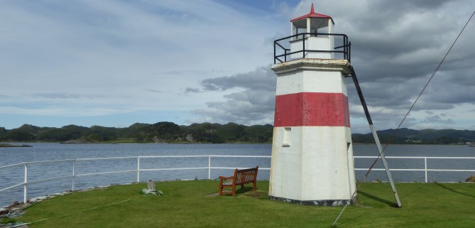 b_127_229_Crinan_Lighthouse
