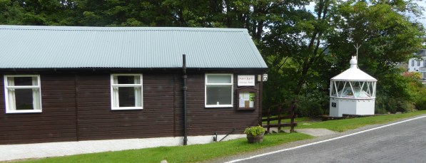 b_133_106_PortAppin_Lighthouse