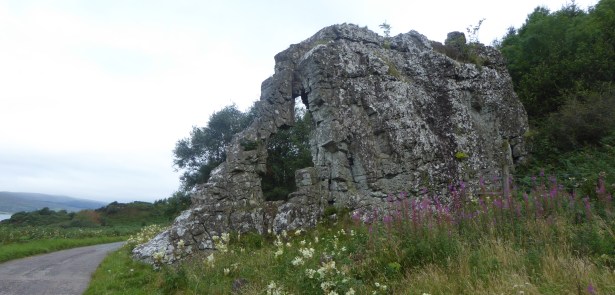 b_137_170_Fiunary_HoleInTheRock