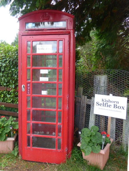 b_155_062_Kishorn_SelfieTelephoneBox
