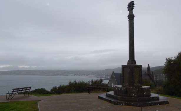 b_160_166_GairlockSands_Monument