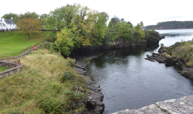 b_162_208_Poolewe_Village