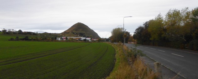 b_253_059_NorthBerwick_TheLaw