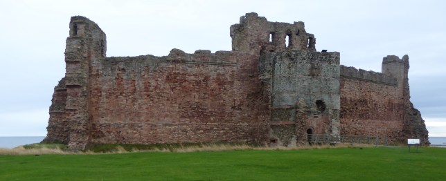 b_253_069_NorthBerwick_TantallonCastle