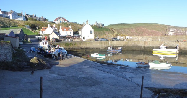 b_255_122_StAbbs_Harbour