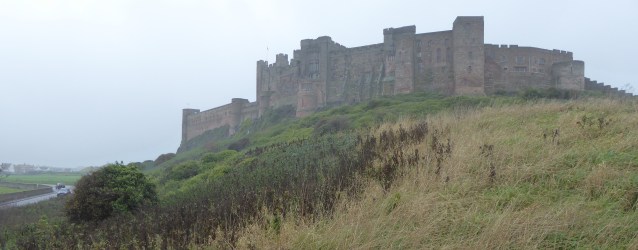 b_257_155_Bamburgh_Castle