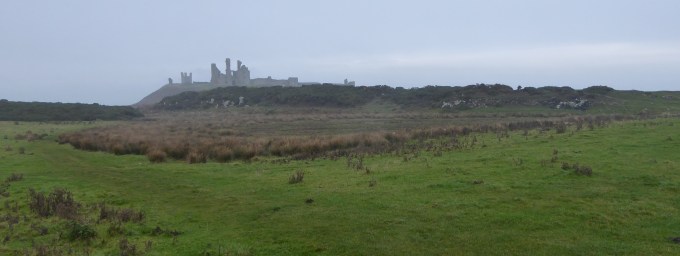 b_258_167_DunstanburghCastle_ApproachingView
