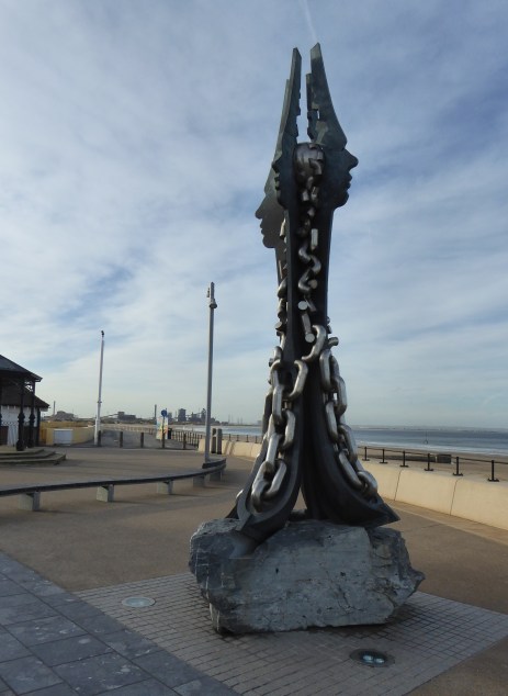 b_265_314_Redcar_SteelStatue