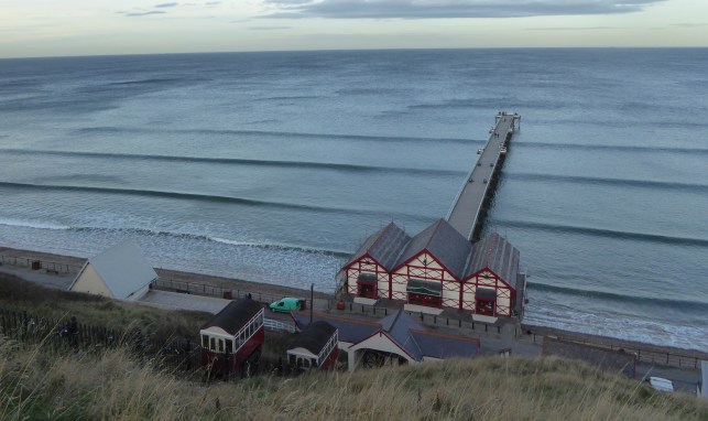 b_265_323_Saltburn_Pier