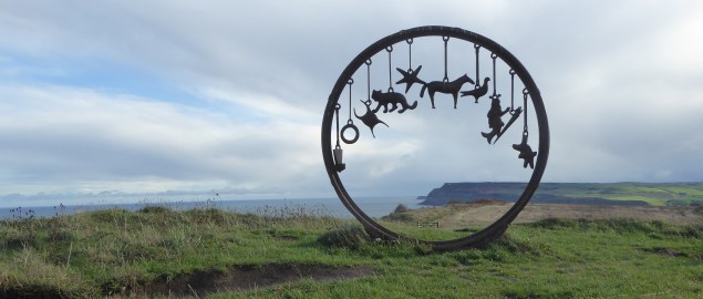 b_266_327_Huntcliff_Sculptures