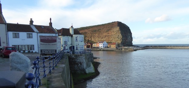 b_266_331_Staithes_Harbour